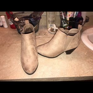 Pierre Dumas booties